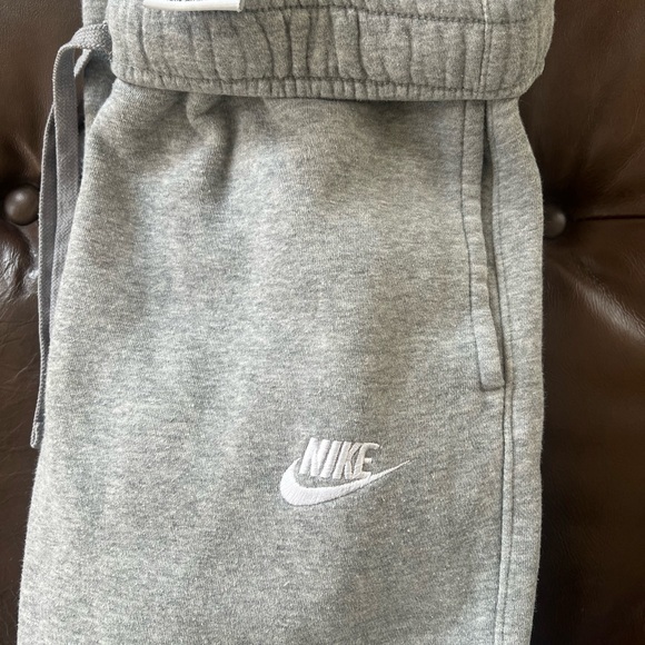 Nike Boys Size XS Grey Sweatpants - Picture 3 of 4